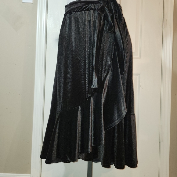 George black velvet tie-waist wrap skirt  in size xl - Picture 6 of 12